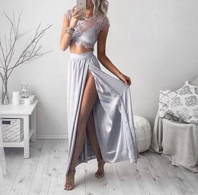 Bridelily 2019 Two-Piece Prom Dresses Sheer Lace Top Side Split Chiffon Floor Length Sexy Party Dresses