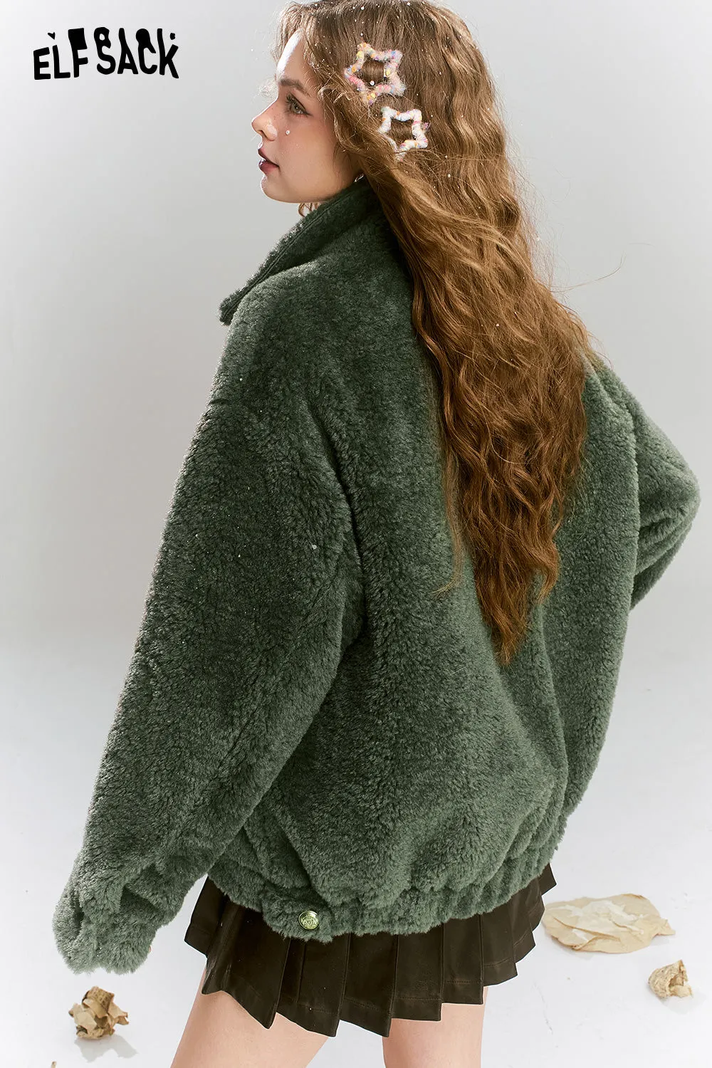 ELFSACK 2024 Winter New Arrivals Retro Sweet Cool Plush Single breasted Short Warm Thick Coat for Women