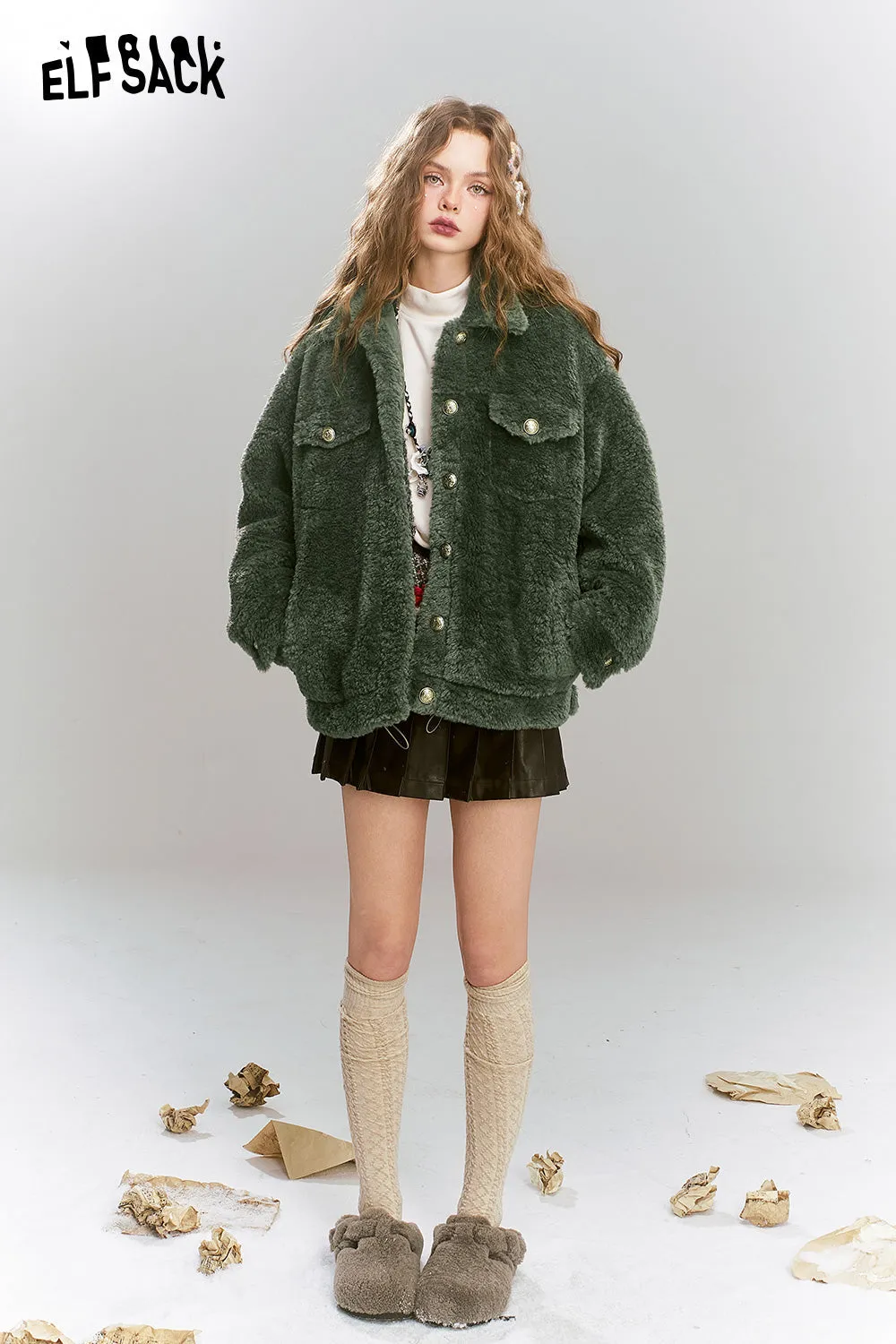 ELFSACK 2024 Winter New Arrivals Retro Sweet Cool Plush Single breasted Short Warm Thick Coat for Women