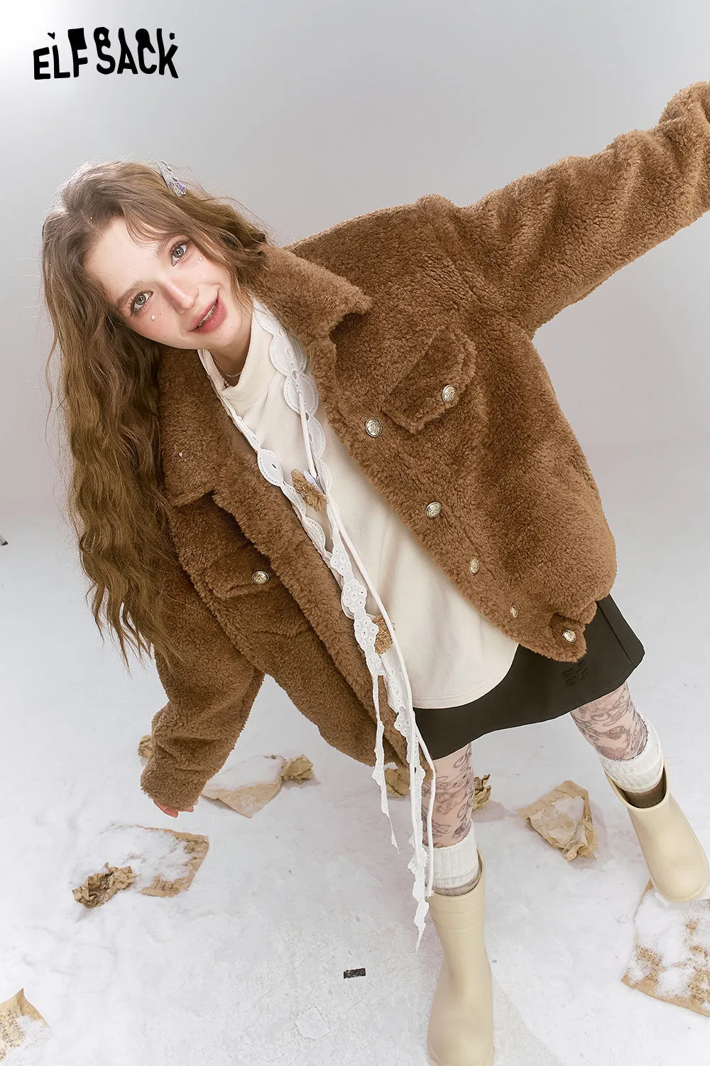 ELFSACK 2024 Winter New Arrivals Retro Sweet Cool Plush Single breasted Short Warm Thick Coat for Women