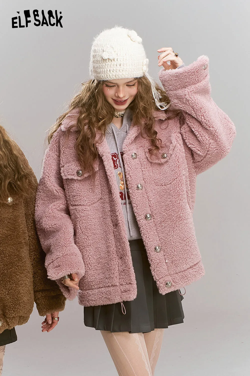 ELFSACK 2024 Winter New Arrivals Retro Sweet Cool Plush Single breasted Short Warm Thick Coat for Women